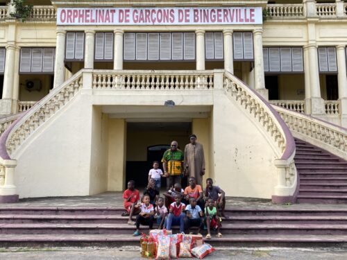 Article : Côte d’Ivoire : Ehivet Ebah fait un don de vivres à l’orphelinat de Bingerville